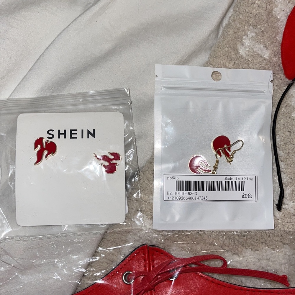 Red/devil stuff - Picture 2 of 6